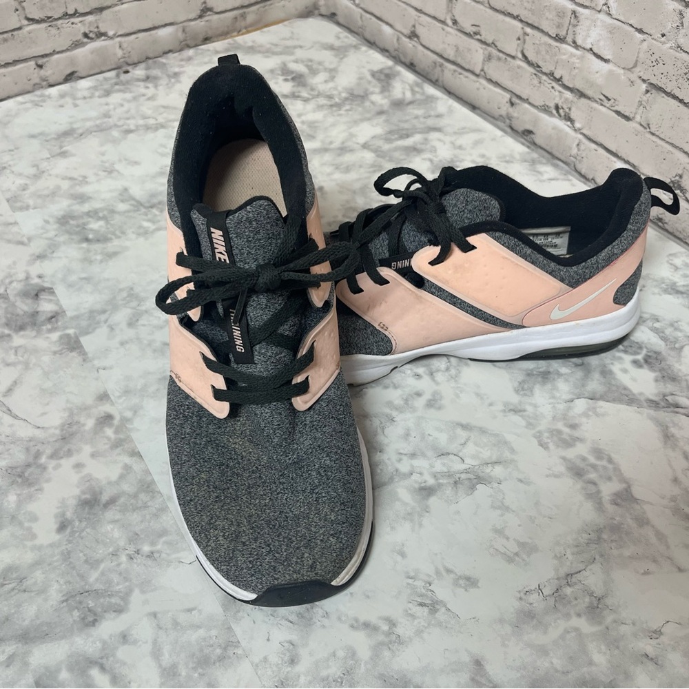 Nike Women's Gray and Pink Athletic Shoes